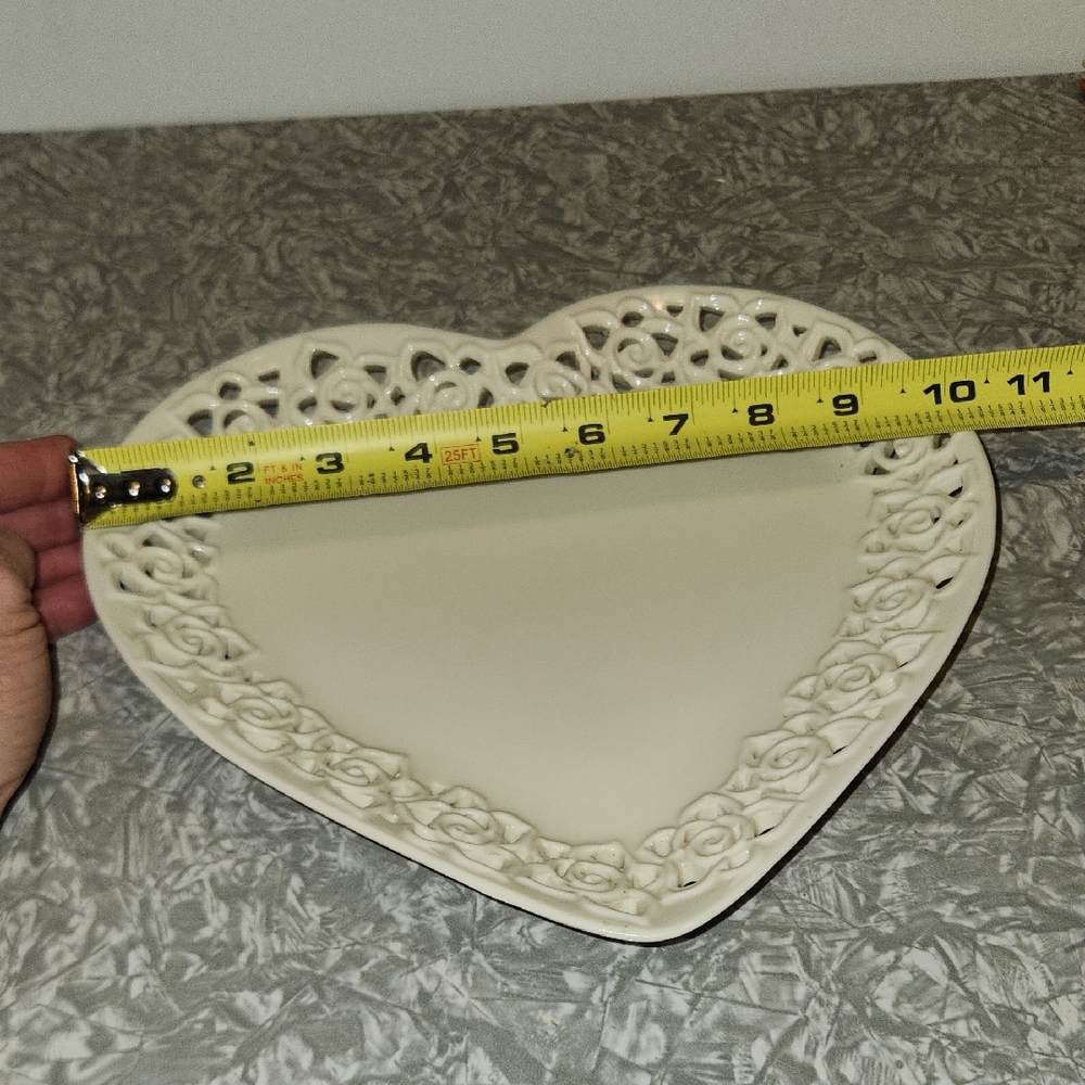 Elegant Cream Heart-Shaped Lace Plate - Picture 6 of 10